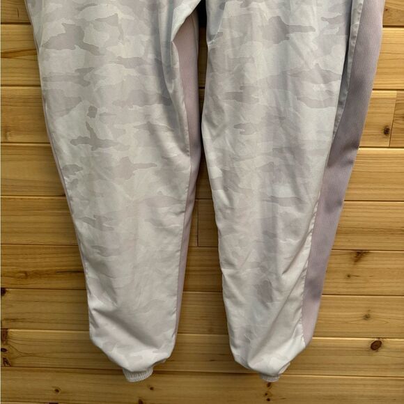 Athleta Size 16 Lavender Brooklyn Lined Camouflage Drawstring Waistband Jogger - Picture 7 of 14